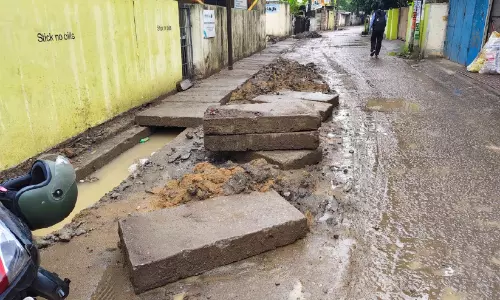 മഴക്കാലപൂർവ ശുചീകരണം പാളി; ചളിക്കളമായി കഴക്കൂട്ടം മാർക്കറ്റ് റോഡ്
