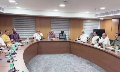 കൊടുങ്ങല്ലൂരും തൃപ്പൂണിത്തുറയും ഘടകകക്ഷികൾക്ക് നൽകിയത് മണ്ടത്തരം: ബി.ജെ.പി കോർ കമ്മിറ്റിയിൽ വിമർശനം, തുറന്നടിച്ച് കെ. സുരേന്ദ്രനും വി. മുരളീധരനും കൊടുങ്ങല്ലൂരും തൃപ്പൂണിത്തുറയും ഘടകകക്ഷികൾക്ക് നൽകിയത് മണ്ടത്തരം: ബി.ജെ.പി കോർ കമ്മിറ്റിയിൽ വിമർശനം, തുറന്നടിച്ച് കെ. സുരേന്ദ്രനും വി. മുരളീധരനും