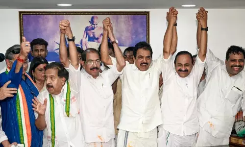 യു.ഡി.എഫ് മന്ത്രിസഭ: വകുപ്പുകളിൽ ഏകദേശ ധാരണ; മന്ത്രിമാരുടെ പട്ടിക ഇന്ന് ഉച്ചയോടെ ഗവർണർക്ക് കൈമാറും
