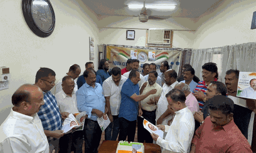 വി.ഡി.സതീശൻ മുഖ്യമന്ത്രി; ഇൻകാസ് കേക്ക് മുറിച്ച് ആഘോഷിച്ചു