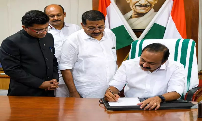 ടീം വി.ഡി.എസ് അധികാരമേറ്റു, ആദ്യ പ്രഖ്യാപനം കാത്ത്... ടീം വി.ഡി.എസ് അധികാരമേറ്റു, ആദ്യ പ്രഖ്യാപനം കാത്ത്...