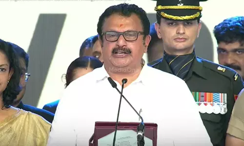പ്രവർത്തകരെ ആവേശത്തിലാക്കി കെ. മുരളീധരന്റെ സത്യപ്രതിജ്ഞ പ്രവർത്തകരെ ആവേശത്തിലാക്കി കെ. മുരളീധരന്റെ സത്യപ്രതിജ്ഞ