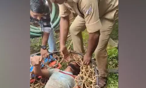കിണറ്റിൽ കുടുങ്ങിയ യുവാവിനെ രക്ഷിച്ചു