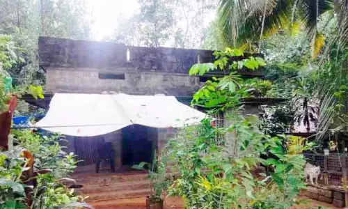 വീണ്ടും കുടിയൊഴിപ്പിക്കൽ ഭീഷണി; എന്ത് ചെയ്യുമെന്നറിയാതെ ഏഴ് പട്ടികജാതി കുടുംബങ്ങൾ