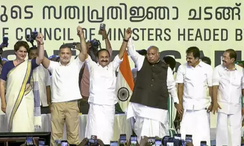 ടീം യു.ഡി.എഫ് സർക്കാർ: പുതിയ കേരള മോഡലിന്റെ തുടക്കം ടീം യു.ഡി.എഫ് സർക്കാർ: പുതിയ കേരള മോഡലിന്റെ തുടക്കം