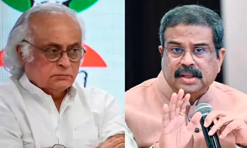 പാർലമെന്ററി സമിതിയെ അപമാനിച്ചു; കേന്ദ്ര മന്ത്രിക്കെതിരെ അവകാശലംഘന നോട്ടീസ് നൽകി ജയറാം രമേശ്