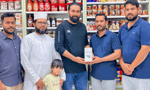 തെരഞ്ഞെടുപ്പ് പ്രവചന മത്സരം:  മസ്ക്കത്ത് കെ.എം.സി.സി പേരാവൂർ കമ്മിറ്റി സമ്മാനം കൈമാറി