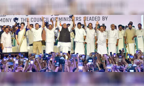 സത്യപ്രതിജ്ഞ​ വീക്ഷിക്കാൻ പ്രമുഖരുടെ നീണ്ടനിര