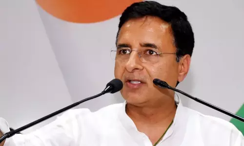 പവൻ ഖേരക്കെതിരായി ഹിമന്ത ബിശ്വ ശർമ്മയുടെ ഭാര്യ നൽകിയ അപകീർത്തി കേസ്; മുതിർന്ന കോൺഗ്രസ് നേതാവ് രൺദീപ് സിങ് സുർജേവാലയ്ക്ക് അസം പൊലീസിന്‍റെ സമന്‍സ്