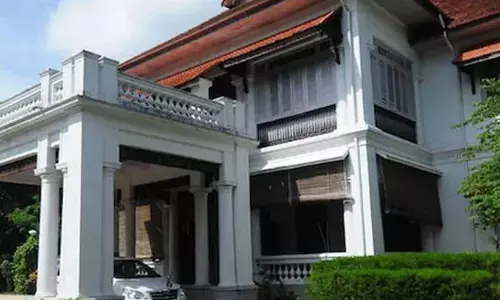 മന്ത്രിമന്ദിരത്തിലും തർക്കം; ഒരു വസതിക്കായി മൂന്ന് മന്ത്രിമാർ മന്ത്രിമന്ദിരത്തിലും തർക്കം; ഒരു വസതിക്കായി മൂന്ന് മന്ത്രിമാർ