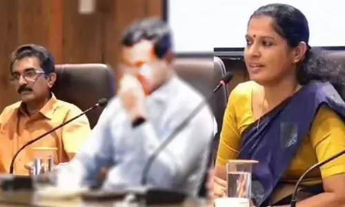 എ.ഡി.എം നവീൻ ബാബുവിന്റെ മരണം; കേസ് സി.ബി.ഐക്ക് വിടാൻ മുഖ്യമന്ത്രിക്ക് പരാതി എ.ഡി.എം നവീൻ ബാബുവിന്റെ മരണം; കേസ് സി.ബി.ഐക്ക് വിടാൻ മുഖ്യമന്ത്രിക്ക് പരാതി