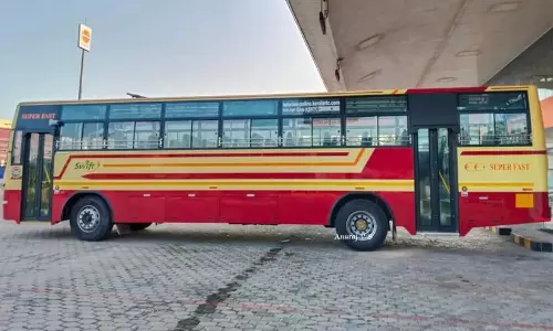 കെ.എസ്.ആർ.ടി.സിയിൽ സൗജന്യയാത്ര: ഓർഡിനറി, ലിമിറ്റഡ് സ്റ്റോപ്പ്, ഫാസ്റ്റ് പാസഞ്ചർ ബസുകളിൽ പദ്ധതി നടപ്പാക്കാൻ ആലോചന. ഉന്നത ഉദ്യോഗസ്ഥരുടെ യോഗം നാളെ
