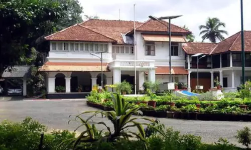 ‘അന്ധവിശ്വാസങ്ങളുടെ പുരയിടം’; മൻമോഹൻ ബംഗ്ലാവിൽ കഴിയാൻ മന്ത്രിസഭയിലെ ‘പയ്യൻ’