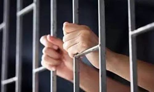 ജഡ്ജിമാർക്കെതിരെ അപകീർത്തി വിഡിയോ: യൂട്യൂബർക്ക് ആറുമാസം തടവ് ജഡ്ജിമാർക്കെതിരെ അപകീർത്തി വിഡിയോ: യൂട്യൂബർക്ക് ആറുമാസം തടവ്