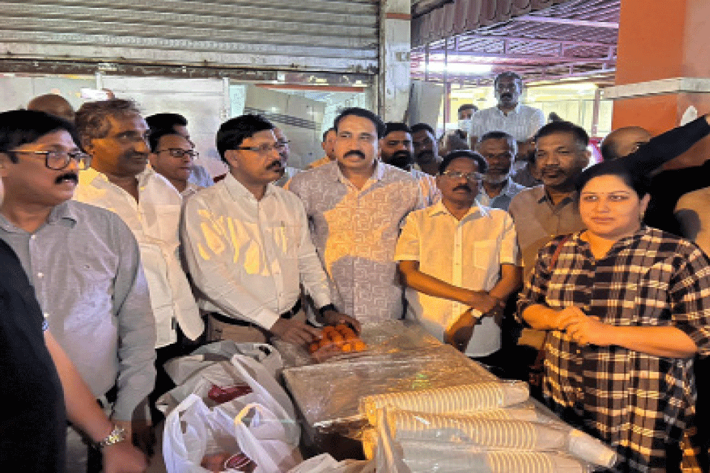 കേരള സർക്കാർ സത്യപ്രതിജ്ഞാ ചടങ്ങ് ആഘോഷമാക്കി ഒ.ഐ.സി.സി കേരള സർക്കാർ സത്യപ്രതിജ്ഞാ ചടങ്ങ് ആഘോഷമാക്കി ഒ.ഐ.സി.സി