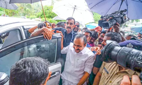 മന്ത്രിമാരുടെ വകുപ്പുകളിൽ വിജ്ഞാപനമായില്ല; വിഭജന തർക്കം മന്ത്രിമാരുടെ വകുപ്പുകളിൽ വിജ്ഞാപനമായില്ല; വിഭജന തർക്കം