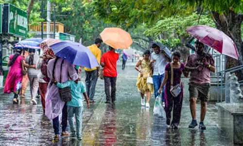 മഴ തുടരുന്നു; നാല് ജില്ലകളിൽ യെല്ലോ അലർട്ട് മഴ തുടരുന്നു; നാല് ജില്ലകളിൽ യെല്ലോ അലർട്ട്