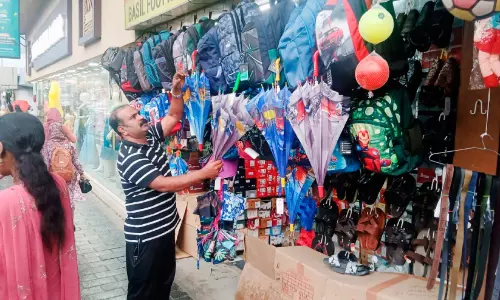 സ്കൂൾ തുറക്കാൻ ദിവസങ്ങൾ   ബാക്കി, താളംപിടിച്ച് വിപണി