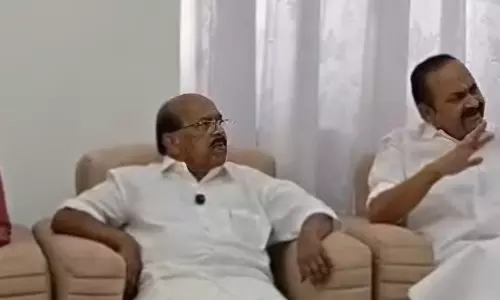 യു.ഡി.എഫ് സർക്കാറിന്‍റെ പ്രോടേം സ്പീക്കറായി ചുമതലയേറ്റ്  ജി.സുധാകരൻ; ഗവർണർക്ക് മുന്നിൽ ആദ്യ എം.എൽ.എ ആയി സത്യ പ്രതിജ്ഞ ചെയ്തു