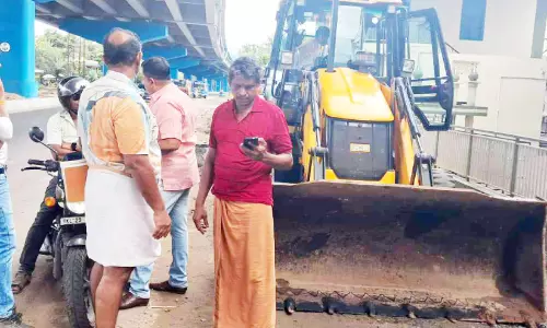 ദേശീയപാതയിൽ എരമല്ലൂരിൽ   കാന നിർമിക്കാനുള്ള നീക്കം തടഞ്ഞു
