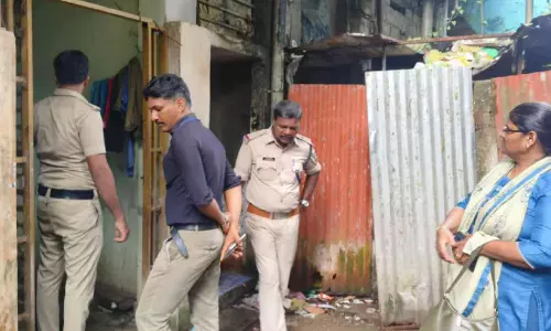 അ​ന്ത​ർ​സം​സ്ഥാ​ന തൊ​ഴി​ലാ​ളി​ക​ൾ   താ​മ​സി​ക്കു​ന്ന കെ​ട്ടി​ട​ങ്ങ​ളി​ൽ പ​രി​ശോ​ധ​ന