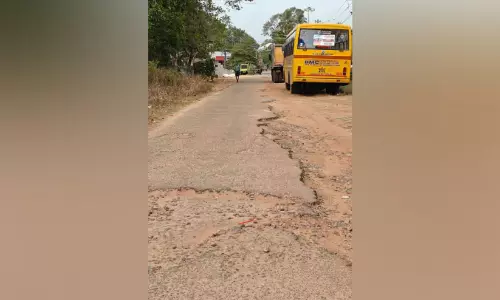 തകർന്ന് തരിപ്പണമായി പന്മന ആശ്രമം -പടിഞ്ഞാറ്റക്കര പൈപ്പ് റോഡ്​​