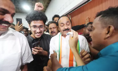 ഇ​ന്ദ്ര​പ്ര​സ്ഥ​ത്തി​ലെ അ​ന്ത​ർ​നാ​ട​ക​ങ്ങ​ൾ