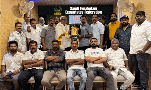 മൂ​ന്ന​ര​പ്പ​തി​റ്റാ​ണ്ടി​നു​​ശേ​ഷം മ​ട​ങ്ങു​ന്ന നാ​സ​ർ അ​മ്പാ​ട​ന് സീ​ഫ് യാ​ത്ര​യ​യ​പ്പ് ന​ൽ​കി