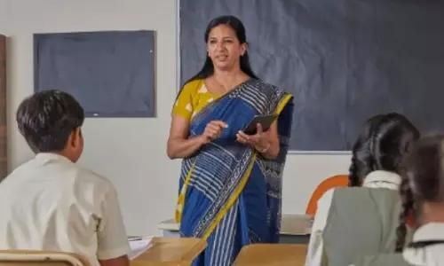 ഹൈസ്കൂൾ അധ്യാപകർക്ക് ക്ലാസിൽ ഫോൺ നിരോധിച്ചു