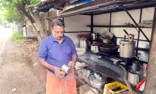 ഇ​ന്ന് അ​ന്താ​രാ​ഷ്‌​ട്ര ചാ​യ​ദി​നം; പ്ര​കാ​ശ​ന്‍, ചാ​ലി​ശേ​രി​യു​ടെ സ്വ​ന്തം ചാ​യ് വാ​ല