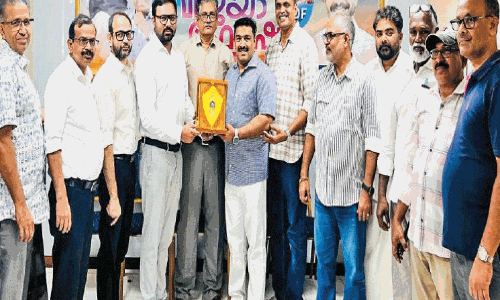 മുഹമ്മദ് ഫാസിലിന് മുസിരിസ് അവാർഡ് സമ്മാനിച്ചു