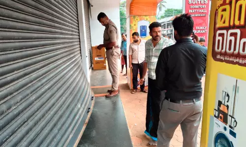 ഇ​ല​ക്ട്രോ​ണി​ക്‌​സ് ക​ട​യി​ൽ  വ​ൻ മോ​ഷ​ണം