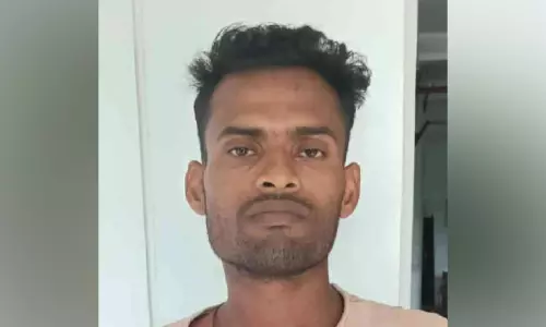 വ്യാപാരിയെ കഴുത്തറുത്ത് കൊന്ന കേസ്; ജാമ്യത്തിലിറങ്ങി മുങ്ങിയ മുഖ്യപ്രതി കീഴടങ്ങി വ്യാപാരിയെ കഴുത്തറുത്ത് കൊന്ന കേസ്; ജാമ്യത്തിലിറങ്ങി മുങ്ങിയ മുഖ്യപ്രതി കീഴടങ്ങി