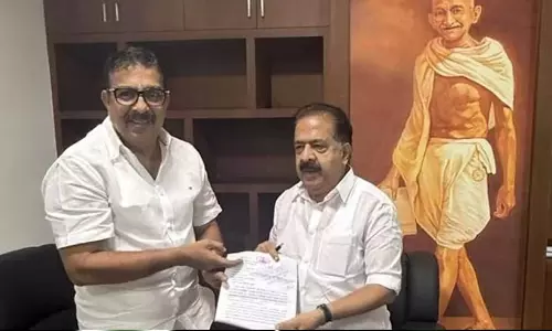 കാഫിർ സ്ക്രീൻഷോട്ട്: അന്വേഷണം ഊർജിതമാക്കണം; പാറക്കൽ അബ്ദുല്ല എം.എൽ.എ ആഭ്യന്തര മന്ത്രിക്ക് നിവേദനം നൽകി കാഫിർ സ്ക്രീൻഷോട്ട്: അന്വേഷണം ഊർജിതമാക്കണം; പാറക്കൽ അബ്ദുല്ല എം.എൽ.എ ആഭ്യന്തര മന്ത്രിക്ക് നിവേദനം നൽകി