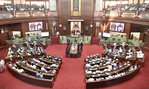 അസമിൽ നിയമസഭാ സമ്മേളനത്തിനിടെ ഗവർണറുടെ പ്രസംഗം ബഹിഷ്കരിച്ച് പ്രതിപക്ഷം അസമിൽ നിയമസഭാ സമ്മേളനത്തിനിടെ ഗവർണറുടെ പ്രസംഗം ബഹിഷ്കരിച്ച് പ്രതിപക്ഷം