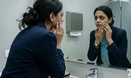 എ.സി മുറിയിലെ ജോലി ചർമം നശിപ്പിക്കുമോ? വില്ലനാകുന്നത് ഓഫിസ് എയർ, ശ്രദ്ധിക്കേണ്ട കാര്യങ്ങൾ എ.സി മുറിയിലെ ജോലി ചർമം നശിപ്പിക്കുമോ? വില്ലനാകുന്നത് ഓഫിസ് എയർ, ശ്രദ്ധിക്കേണ്ട കാര്യങ്ങൾ