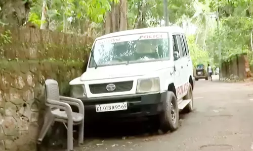 കട്ടപ്പുറത്തെ ജീപ്പിൽ 10 വർഷത്തെ കാവൽ; പിണറായിയുടെ സുരക്ഷാ പൊലീസുകാർ കടുത്ത ദുരിതത്തിൽ