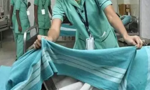 നഴ്സുമാരുടെ സേവനം അവശ്യ സർവിസായി പ്രഖ്യാപിക്കാത്തതെന്ത് -ഹൈകോടതി