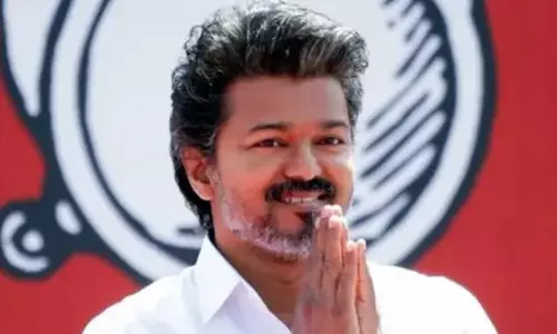 പെൺകുട്ടി കൊല്ലപ്പെട്ട നിലയിൽ കണ്ടെത്തിയ സംഭവം: രൂക്ഷ വിമർശനവുമായി തമിഴ്നാട് മുഖ്യമന്ത്രി വിജയ് പെൺകുട്ടി കൊല്ലപ്പെട്ട നിലയിൽ കണ്ടെത്തിയ സംഭവം: രൂക്ഷ വിമർശനവുമായി തമിഴ്നാട് മുഖ്യമന്ത്രി വിജയ്
