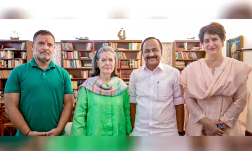 കോൺഗ്രസ് നേതാക്കളുമായി മുഖ്യമന്ത്രിയുടെ കൂടിക്കാഴ്ച