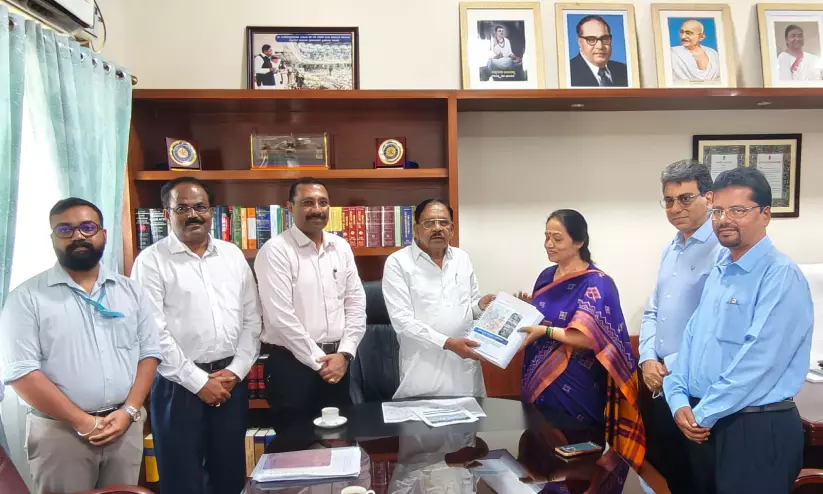 മദവര-തുമകുരു മെട്രോ പദ്ധതി; നിര്ദേശം മന്ത്രിസഭയില് അവതരിപ്പിക്കും -ആഭ്യന്തരമന്ത്രി ജി.പരമേശ്വര മദവര-തുമകുരു മെട്രോ പദ്ധതി; നിര്ദേശം മന്ത്രിസഭയില് അവതരിപ്പിക്കും -ആഭ്യന്തരമന്ത്രി ജി.പരമേശ്വര