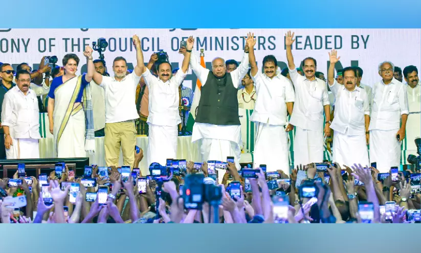 ഗുഹയും തത്തയും ഗുഹയും തത്തയും
