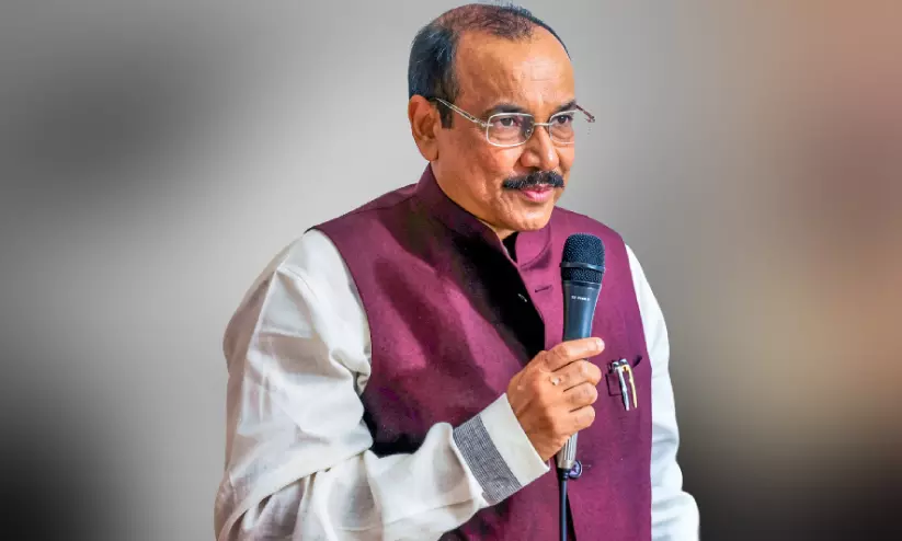 ദൈവം കൈയൊപ്പ് ചാർത്തിയ നീതി ദൈവം കൈയൊപ്പ് ചാർത്തിയ നീതി