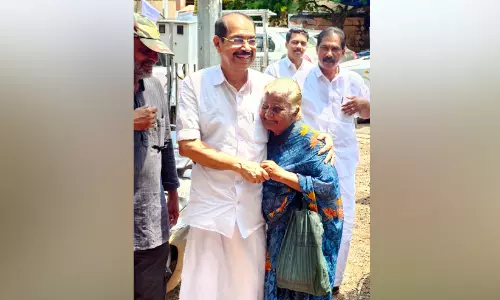 മന്ത്രിയെത്തി; ഇന്നത്തെ ഭാഗ്യം ദേവിയേച്ചിക്ക്..!