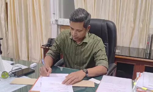 വിവാദങ്ങൾക്കിടെ മുഖ്യമന്ത്രിയുടെ സെക്രട്ടറിയായി രത്തൻ യു. ഖേൽക്കർ ചുമതലയേറ്റു വിവാദങ്ങൾക്കിടെ മുഖ്യമന്ത്രിയുടെ സെക്രട്ടറിയായി രത്തൻ യു. ഖേൽക്കർ ചുമതലയേറ്റു