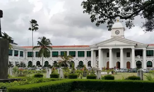ഖജനാവ് കാലിയല്ല; പിണറായി സർക്കാർ പടിയിറങ്ങുമ്പോൾ ബാക്കി ഉണ്ടായിരുന്നത്  5,429 കോടി രൂപ