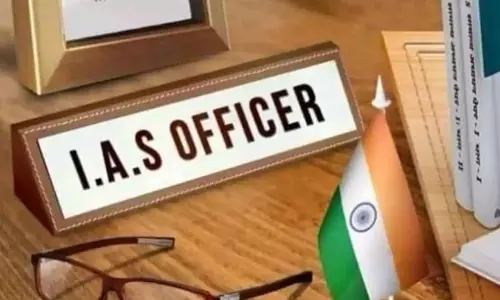 ഐ.എ.എസ് തലപ്പത്തെ അഴിച്ചുപണി: മന്ത്രിമാർക്കിടയിൽ അതൃപ്തി, നാളത്തെ മന്ത്രിസഭ യോഗത്തിൽ ചർച്ചയാക്കും