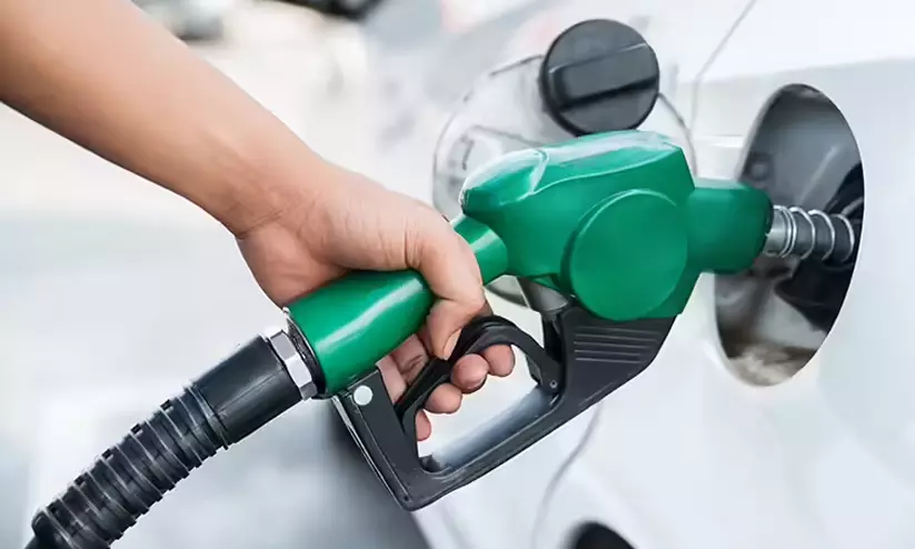 വീണ്ടും ഇന്ധന വില കൂട്ടി; രണ്ടാഴ്ചക്കിടെ വർധിപ്പിച്ചത് നാലുതവണ വീണ്ടും ഇന്ധന വില കൂട്ടി; രണ്ടാഴ്ചക്കിടെ വർധിപ്പിച്ചത് നാലുതവണ