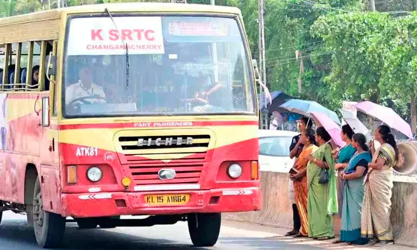 പ്രായ-വരുമാന പരിധികളില്ലാതെ കെ.എസ്.ആർ.ടി.സി സൗജന്യയാത്ര സർക്കാർ എങ്ങനെ നടപ്പാക്കും? മന്ത്രിസഭാ യോഗം ഇന്ന് പ്രായ-വരുമാന പരിധികളില്ലാതെ കെ.എസ്.ആർ.ടി.സി സൗജന്യയാത്ര സർക്കാർ എങ്ങനെ നടപ്പാക്കും? മന്ത്രിസഭാ യോഗം ഇന്ന്