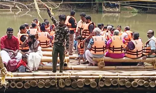 അവധിക്കാലം തീരുന്നു, കുറുവാ ദ്വീപിലേക്ക് സന്ദർശക പ്രവാഹം